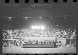 Fotografia "C/ Antonio Carlos Festival de Wagner (concerto musical); 'FESTIVAL DE WAGNER' Festival Wagner (realizado no Maracanãzinho), Reportagem de Antonio Carlos" ([Local n/d] , 1963) [negativo]. / Fotógrafo(a): Roberto.  -- ITEM-0002.