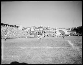 Fotografia "Esporte em São Paulo" ([Local n/d] , 1951) [negativo]. / Fotógrafo(a): Contursi.  -- ITEM-0006.