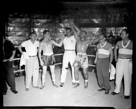 Fotografia "Campeonato Brasileiro de Box [boxe]" ([Local n/d] , [Data n/d]) [negativo]. / Fotógrafo(a): Domício.  -- ITEM-0004.