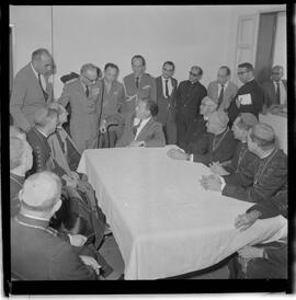 Fotografia "Usina Hidrelétrica Presidente João Goulart' Jango em Bom Jesus da Lapa (baía) por ocasião da inauguração da Uzina [Usina] Hidrelétrica 'Presid. Jango'" ([Local n/d] , 1963) [negativo]. / Fotógrafo(a): Neville.  -- ITEM-0004.