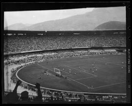 Fotografia "Esporte - Futebol Vasco x Nacional" ([Local n/d] , [Data n/d]) [negativo]. / Fotógrafo(a): Equipe.  -- ITEM-0003.