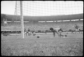 Fotografia "Futebol - Jogo - Botafogo x América" ([Local n/d] , [Data n/d]) [negativo]. / Fotógrafo(a): José Casal.  -- ITEM-0016.