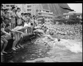 Fotografia "Natação / Urca ao Flamengo" ([Local n/d] , [Data n/d]) [negativo]. / Fotógrafo(a): Angelo.  -- ITEM-0010.