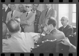 Fotografia "CPI [QUE] INVESTIGA ORGANISMO DE PRESSÃO AO CONGRESSO' C.P.I. Depoimento de Carlos Lacerda, Reportagem de Nelson Silva" ([Local n/d] , 1963) [negativo]. / Fotógrafo(a): Paulo Reis.  -- ITEM-0024.