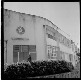 Fotografia "CONGRESSO DA LBA EM VITÓRIA ( e OUTROS ASSUNTOS); 'SEMINÁRIO REGIONAL DA L.B.A' 'LEGIÃO BRASILEIRA DE ASSISTÊNCIA' VITÓRIA - Congresso da LBA e outras reportagens sob a presidência da Sa. Maria Teresa Goulart, e representantes de todo país, realiza-se em Vitória o Seminário Regional da LBA (IV)" ([Local n/d] , 1963) [negativo]. / Fotógrafo(a): David Halfon; Part..  -- ITEM-0012.