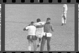 Fotografia "Campeonato Carioca de Profissionais de 63 (1° Turno) Esporte - jogo Fluminense (1 x 0) Bonsucesso" ([Local n/d] , 1963) [negativo]. / Fotógrafo(a): Democrito.  -- ITEM-0002.