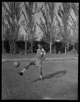 Fotografia "Futebol - Chile" ([Local n/d] , [Data n/d]) [negativo]. / Fotógrafo(a): [Autoria n/d].  -- ITEM-0008.