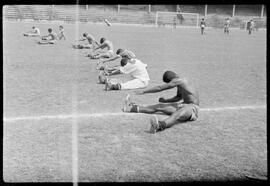 Fotografia "Futebol - R.J. (Equipe do Fluminense, 1952), Seção: Esportes" ([Local n/d] , 1952) [negativo]. / Fotógrafo(a): Equipe.  -- ITEM-0047.