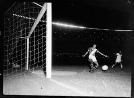 Fotografia "Torneio Rio - São Paulo (diversos jogos), Esportes" ([Local n/d] , [Data n/d]) [negativo]. / Fotógrafo(a): Equipe.  -- ITEM-0008.