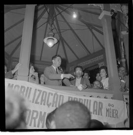 Fotografia "COMANDO GERAL DOS TRABALHADORES' (CGT) Comício da CGT com a presença do deputado Bocayuva Cunha), Reportagem de Antonio Carlos" ([Local n/d] , 1963) [negativo]. / Fotógrafo(a): Paulo André.  -- ITEM-0003.