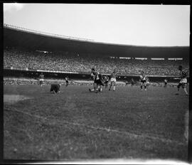 Fotografia "Esporte - Botafogo x Vasco" ([Local n/d] , [Data n/d]) [negativo]. / Fotógrafo(a): [Autoria n/d].  -- ITEM-0013.