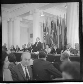 Fotografia "CONGR. INTER. DA FAMÍLIA; 'CONGRESSO INTERNACIONAL DA FAMÍLIA' Inauguração do Congresso Internacional da Família no Hotel Glória tendo usado da palavra o Prof. Heli Menegale, representante do Presidente JG.)" ([Local n/d] , 1963) [negativo]. / Fotógrafo(a): Rodolfo.  -- ITEM-0003.