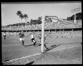 Fotografia "Futebol - Copa Rio" ([Local n/d] , [Data n/d]) [negativo]. / Fotógrafo(a): Ângelo.  -- ITEM-0006.