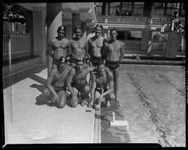 Fotografia "Water Polo - R.J. (Campeonato Carioca - 1951). Fluminense x Guanabara, Esportes" ([Local n/d] , 1951) [negativo]. / Fotógrafo(a): Equipe.  -- ITEM-0005.