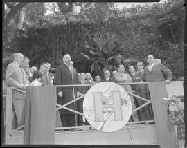 Fotografia "Inauguração em Laranjeiras com D. Vera Bocayuva" ([Local n/d] , [Data n/d]) [negativo]. / Fotógrafo(a): Amaro.  -- ITEM-0005.