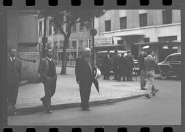 Fotografia "Advogados seviciado pela polícia; 'ARBITRARIEDADE POLICIAL AO JORNALISTA E ADVOGADO' Jornalista seviciado pela Polícia (Suite com a liberdade do jornalista e advogado, Joel Beltrão dos Santos Dias), Reportagem de Zé Carlos" ([Local n/d] , 1963) [negativo]. / Fotógrafo(a): Pedro.  -- ITEM-0005.