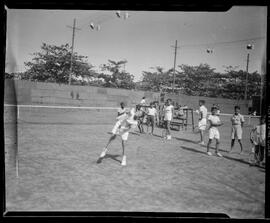 Fotografia "Esporte - Tênis" ([Local n/d] , [Data n/d]) [negativo]. / Fotógrafo(a): Ângelo.  -- ITEM-0004.