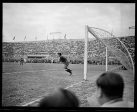 Fotografia "Futebol - Chile" ([Local n/d] , [Data n/d]) [negativo]. / Fotógrafo(a): [Autoria n/d].  -- ITEM-0023.