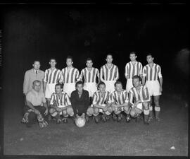 Fotografia "Esporte - Futebol - Estrela Vermelha em São Paulo" ([Local n/d] , [Data n/d]) [negativo]. / Fotógrafo(a): Ernani Contursi.  -- ITEM-0001.