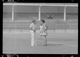 Fotografia "FLUMINENSE F.C.' Treino do Fluminense, Reportagem de Esporte" ([Local n/d] , 1963) [negativo]. / Fotógrafo(a): Democrito.  -- ITEM-0002.