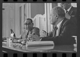 Fotografia "CPI QUE INVESTIGA ORGANISMO DE PRESSÃO AO CONGRESSO BRASILEIRO' Assembléia - CPI - Depoimentos de Santos Vallis e Dante Pelacani, Reportagem de Nelson Silva" ([Local n/d] , 1963) [negativo]. / Fotógrafo(a): Paulo Reis.  -- ITEM-0009.