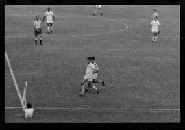 Fotografia "CAMPEONATO CARIOCA DE PROFISSIONAIS DE 1963' (1º Turno) Jogo Bangú x S. Cristovão (3 x 0)" ([Local n/d] , 1963) [negativo]. / Fotógrafo(a): Rodolfo.  -- ITEM-0026.