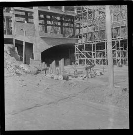 Fotografia "TÚNEL CATUMBI = LARANJEIRAS' Obras de Catumbi (Reportagem com as obras do túnel, que será inaugurada sem ser terminada), Reportagem de Areias" ([Local n/d] , 1963) [negativo]. / Fotógrafo(a): Méra.  -- ITEM-0007.