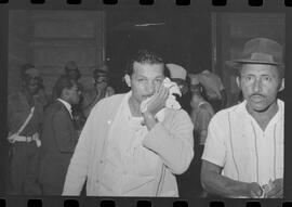 Fotografia "Conflitos' Conflitos - Passeatas - Polícia militar agride povo na Leopoldina - á favor das reformas de bases" ([Local n/d] , 1963) [negativo]. / Fotógrafo(a): Paulo; Venê; André; Alvaro; Pinto.  -- ITEM-0091.