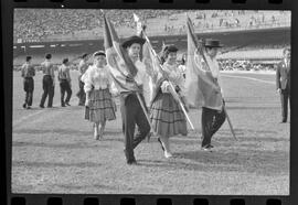 Fotografia "Jogos Campeonato Carioca; 'CAMPEONATO CARIOCA DE 1963' de PROFISSIONAIS (1º Turno) Jogos Vasco x Fluminense (3 x 1) Botafogo x Canto do Rio (3 x 0) America x Madureira (5 x 2) e Olaria x Portuguesa, Reportagem de Esporte" ([Local n/d] , 1963) [negativo]. / Fotógrafo(a): Equipe.  -- ITEM-0182.