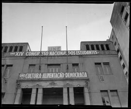 Fotografia "União Nacional de Estudante [União Nacional dos Estudantes]" ([Local n/d] , [Data n/d]) [negativo]. / Fotógrafo(a): Rodrigues.  -- ITEM-0003.