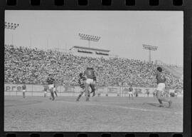 Fotografia "Campeonato Carioca de Profissionais de 63 (1° Turno) Esporte - jogo Fluminense (1 x 0) Bonsucesso" ([Local n/d] , 1963) [negativo]. / Fotógrafo(a): Democrito.  -- ITEM-0063.