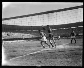 Fotografia "Futebol - equipe e jogo: Fluminense x Bangú" ([Local n/d] , [Data n/d]) [negativo]. / Fotógrafo(a): Equipe.  -- ITEM-0013.