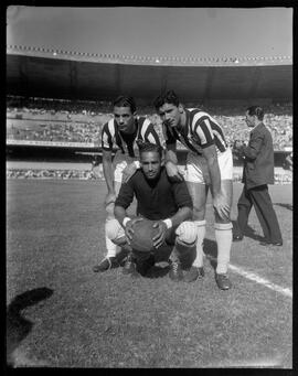 Fotografia "Esporte - Futebol - Botafogo x Flamengo" ([Local n/d] , [Data n/d]) [negativo]. / Fotógrafo(a): Ângelo.  -- ITEM-0003.