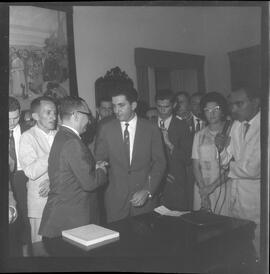 Fotografia "Governador do Ceará Virgilio Távora - Caso IBAD do Ceará com seu Chefe o Deputado Aecio de Borba, Reportagem de Ceará" ([Local n/d] , 1963) [negativo]. / Fotógrafo(a): Correspondente Ceará; Sucursal.  -- ITEM-0002.