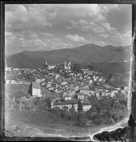 Fotografia "Mineiros - Brasil (ouro) - Mina de ouro, Reportagem Geral" ([Local n/d] , [Data n/d]) [negativo]. / Fotógrafo(a): Jean Manzon.  -- ITEM-0068.