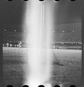 Fotografia "FUTEBOL = Jôgo [Jogo]: BOTAFOGO X OLARIA" ([Local n/d] , 1961) [negativo]. / Fotógrafo(a): Equipe.  -- ITEM-0001.
