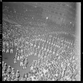 Fotografia "Promoção de Última Hora' - homenagem à Batalha do Riachuelo em Copacabana e Leme" ([Local n/d] , [Data n/d]) [negativo]. / Fotógrafo(a): Melo e A. Veneziano.  -- ITEM-0026.