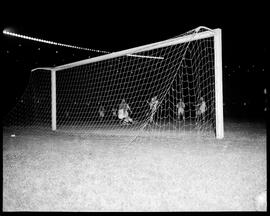 Fotografia "Esporte - Futebol" ([Local n/d] , [Data n/d]) [negativo]. / Fotógrafo(a): [Autoria n/d].  -- ITEM-0004.