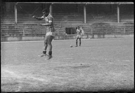 Fotografia "Futebol - R.J. (Equipe do Fluminense, 1952), Seção: Esportes" ([Local n/d] , 1952) [negativo]. / Fotógrafo(a): Equipe.  -- ITEM-0025.