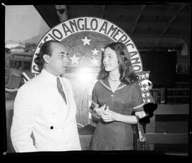 Fotografia "Renata Baumgartner, candidata ao concurso ('Rainha do Verão' 1952), Reportagem Geral" ([Local n/d] , 1952) [negativo]. / Fotógrafo(a): Equipe.  -- ITEM-0009.