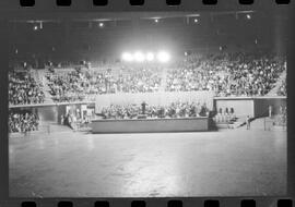 Fotografia "C/ Antonio Carlos Festival de Wagner (concerto musical); 'FESTIVAL DE WAGNER' Festival Wagner (realizado no Maracanãzinho), Reportagem de Antonio Carlos" ([Local n/d] , 1963) [negativo]. / Fotógrafo(a): Roberto.  -- ITEM-0001.