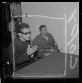 Fotografia "Rebelião dos Lavradores que ocupam Terras em Capivari' Padre Anibal, depondo no Forum de Caxias - caso de Capivari, Reportagem de Broxado" ([Local n/d] , 1963) [negativo]. / Fotógrafo(a): Ferreira.  -- ITEM-0010.