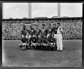 Fotografia "Futebol - S. Paulo (diversas equipes), Esportes" ([Local n/d] , [Data n/d]) [negativo]. / Fotógrafo(a): Equipe.  -- ITEM-0004.