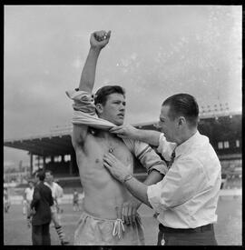 Fotografia "Futebol - RJ (equipe do Vasco da Gama), Esportes" ([Local n/d] , [Data n/d]) [negativo]. / Fotógrafo(a): Equipe.  -- ITEM-0008.