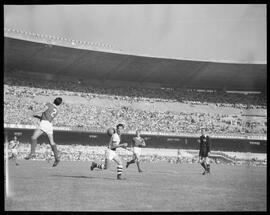 Fotografia "Esporte - futebol - Vasco x Palmeiras" ([Local n/d] , [Data n/d]) [negativo]. / Fotógrafo(a): Ângelo.  -- ITEM-0015.