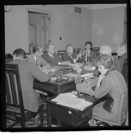 Fotografia "CPI Que Investiga Organismo de Pressão ao Congresso' Assembléia - CPI - (pressões s/ o Congresso) (Depoimento de Sr. Clodsmidt Riani, Presidente do CGT, Reportagem de Sonia" ([Local n/d] , 1963) [negativo]. / Fotógrafo(a): Alvaro.  -- ITEM-0006.