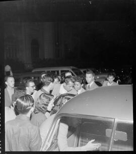 Fotografia "Flan - Reportagem com artista Glen Ford a bordo" ([Local n/d] , [Data n/d]) [negativo]. / Fotógrafo(a): [Autoria n/d].  -- ITEM-0014.