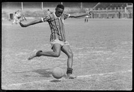 Fotografia "Futebol - R.J. (Equipe do Fluminense, 1952), Seção: Esportes" ([Local n/d] , 1952) [negativo]. / Fotógrafo(a): Equipe.  -- ITEM-0004.