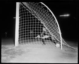 Fotografia "Futebol - Chile" ([Local n/d] , [Data n/d]) [negativo]. / Fotógrafo(a): [Autoria n/d].  -- ITEM-0019.