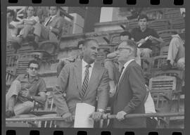 Fotografia "FLUMINENSE F.C.' Treino do Fluminense, Reportagem de Esporte" ([Local n/d] , 1963) [negativo]. / Fotógrafo(a): Democrito.  -- ITEM-0013.